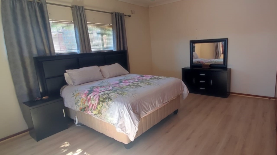 5 Bedroom Property for Sale in Vredenburg Western Cape